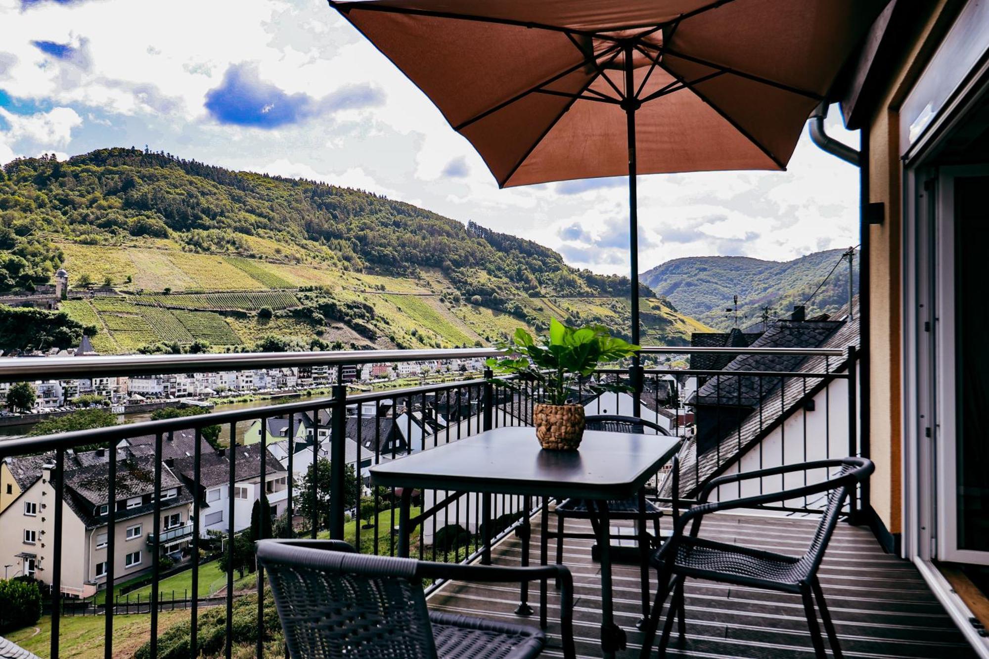 Sky Apartment, Blick Zur Mosel, Grosser Balkon, Kaffeemaschine, Smart Tv Zell an der Mosel Exterior photo