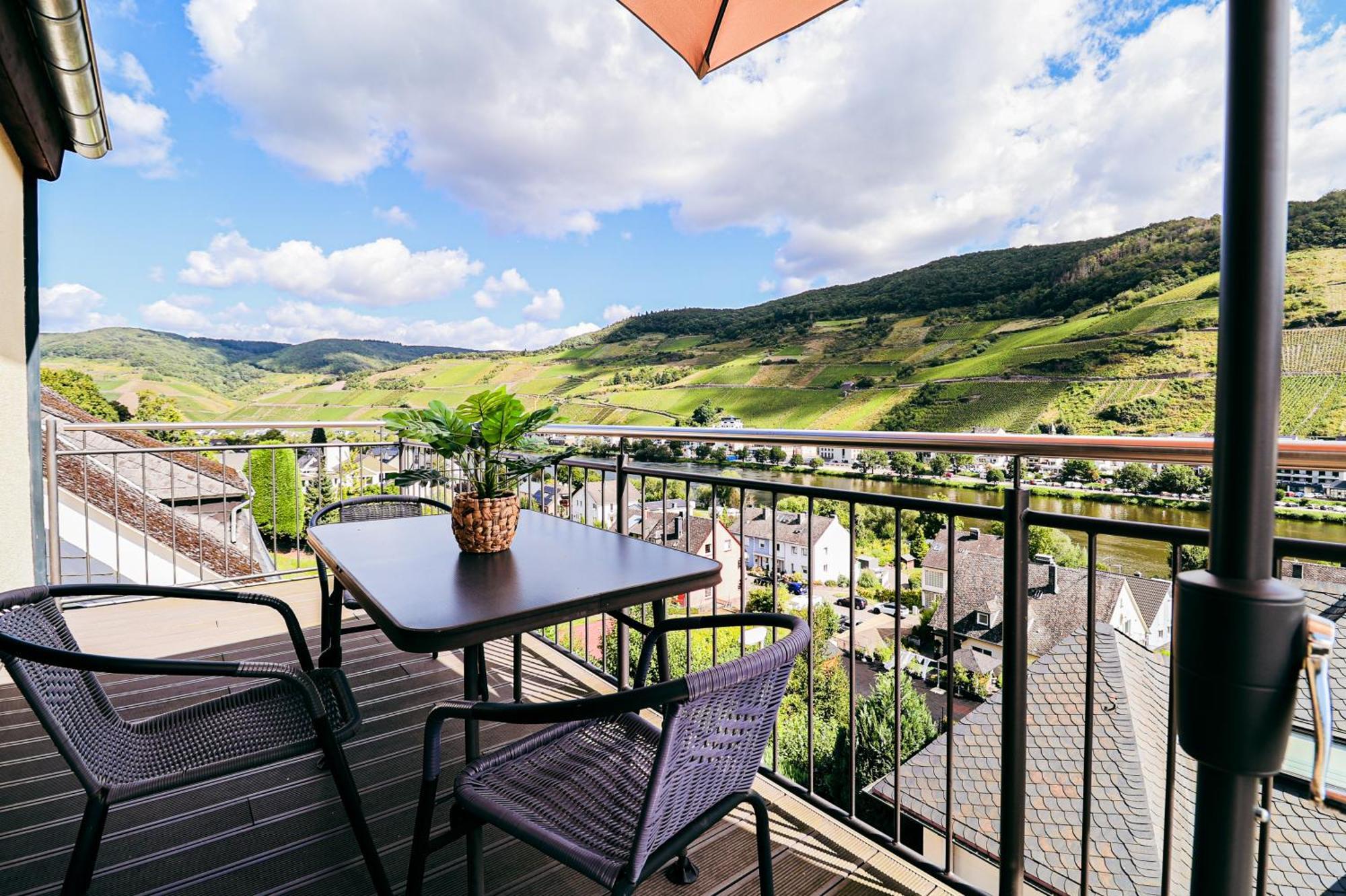 Sky Apartment, Blick Zur Mosel, Grosser Balkon, Kaffeemaschine, Smart Tv Zell an der Mosel Exterior photo