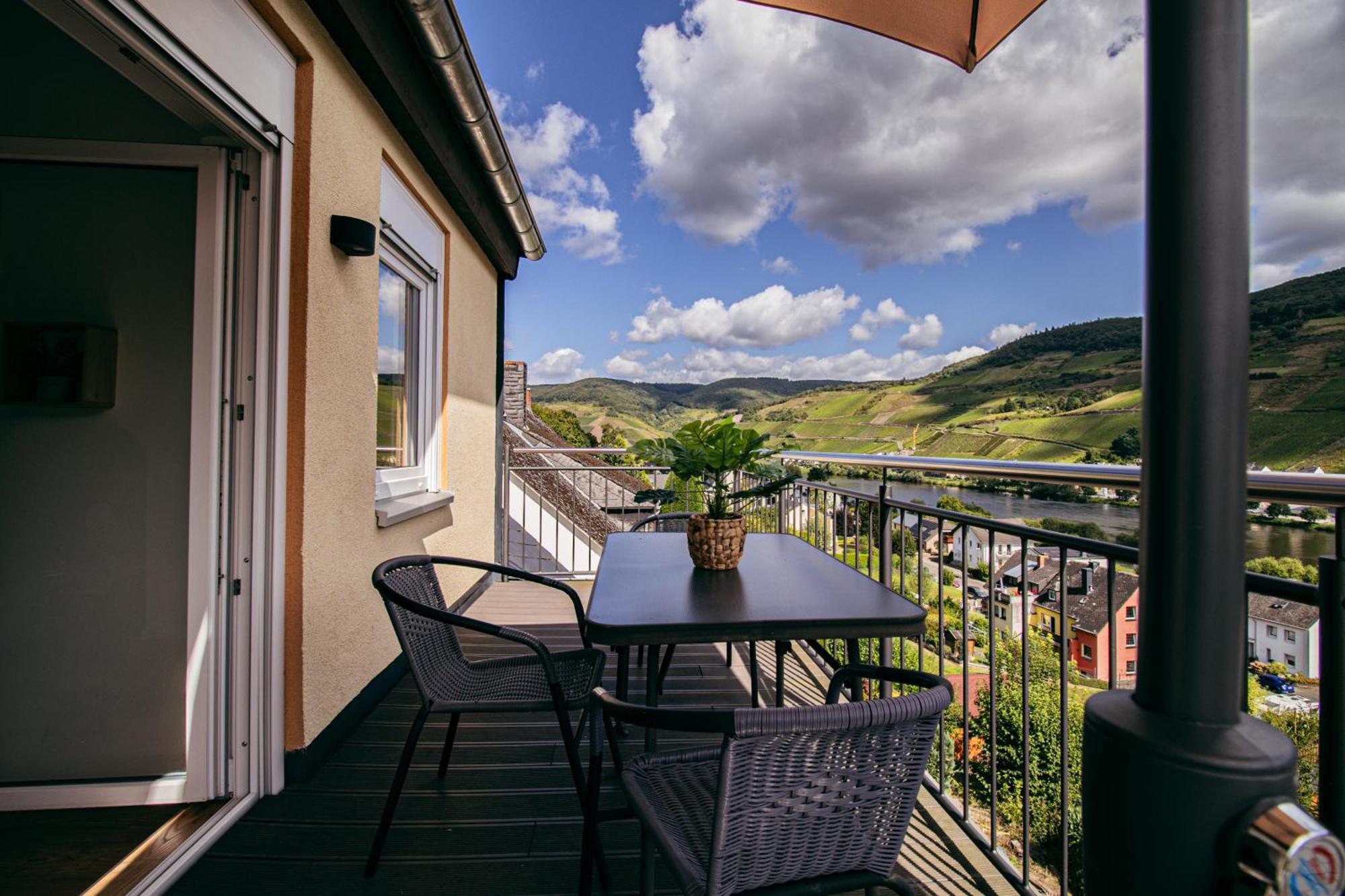 Sky Apartment, Blick Zur Mosel, Grosser Balkon, Kaffeemaschine, Smart Tv Zell an der Mosel Exterior photo